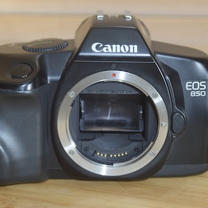 Canon EOS 850 35mm SLR Camera. Perfect camera for EF lenses. Great for Beginners