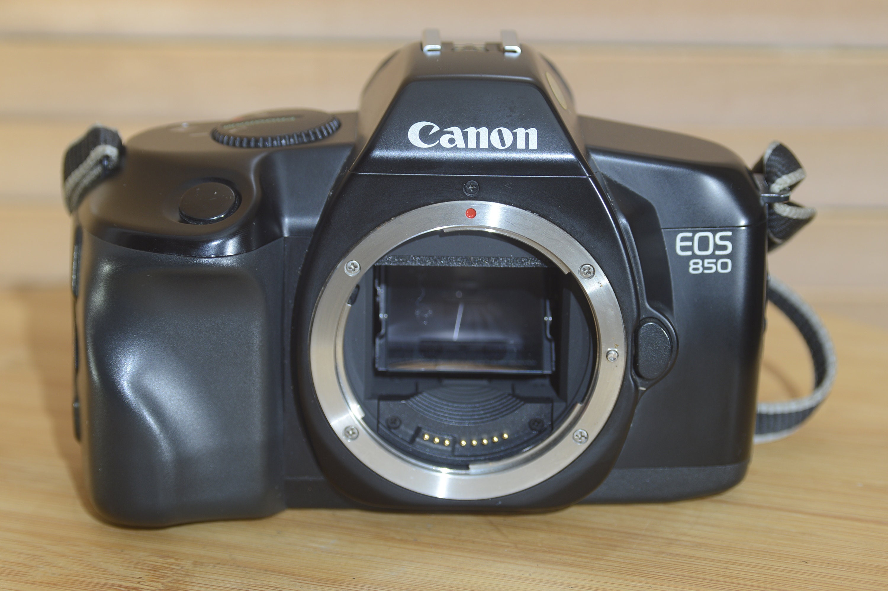 Canon Eos 850QD フィルムカメラ35mm Canon EOS 850 35mm SLR Camera. Perfect Camera for EF Lenses