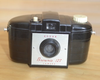 Working Vintage Kodak Brownie 127mm film camera.