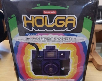 Amazing Holga whole kit unopened ! A great start to the medium format adventure! Reed the pack and look for the incredible images these make