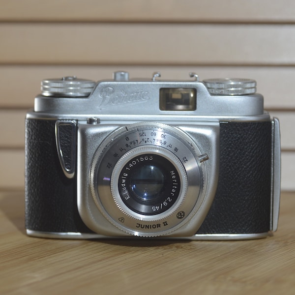 Iconic Beirette Junior II view finder camera, in good working order a camera that makes a statement