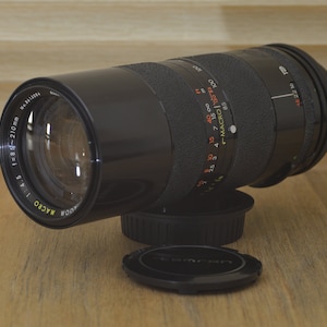 Stunning Tamron FD fit 85-210mm 1:4.5 Zoom lens in lovely hard leather case. A  lovely piece of glass, perfect for wildlife photography.