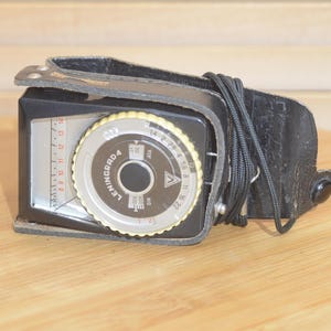 Fantastic Leningrad 4 light meter with case. Perfect for tricky light situations