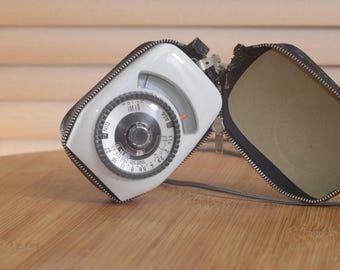 Vintage Bewi light meter with case.