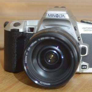 Vintage Minolta Dynax 505si 35mm Camera with 28-105mm f3.5 Lens and Strap.