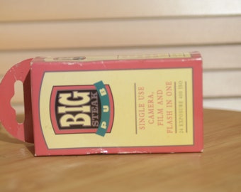 Oöppnad låda, nyhet 'Big Steak Pub' 35 mm kamera.