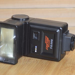 Flash universel Centon FG30D. Flash automatique et incroyablement puissant