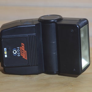 Flash universel Centon FG20. Flash automatique et étonnamment puissant