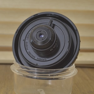 Canon Makro Foto 20mm f3,5 Objektiv mit Koffer! Hervorragende Makrofotografie ist mit diesem Objektiv erreicht, Sie werden nicht enttäuscht sein