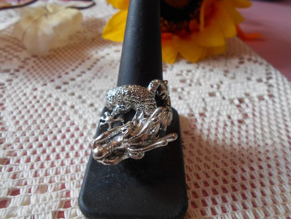 Beautiful Ring-Bling-Classy-Statement-Large Drago… - image 1