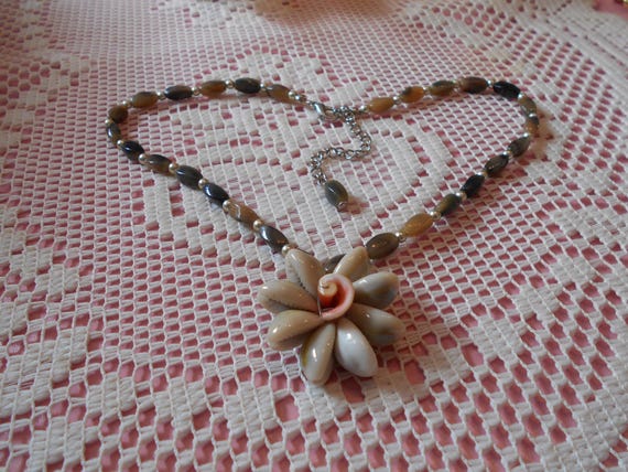 BEAUTIFUL Necklace-Classy-Unique-Shell Flower-C287 - image 1