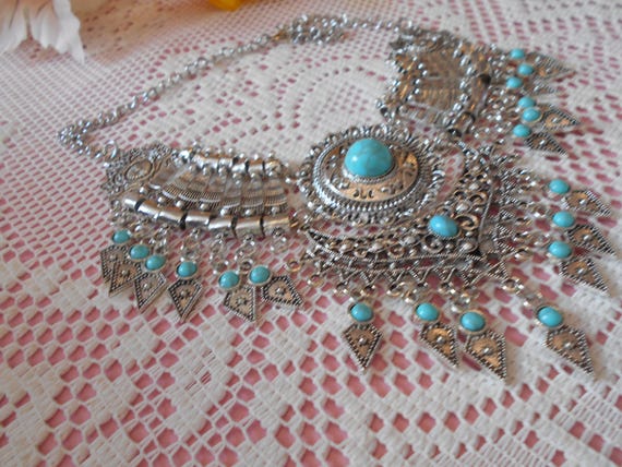 BEAUTIFUL Necklace-Classy-Unique-Statement Bib St… - image 2