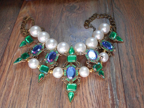 BEAUTIFUL Statement Style Necklace--Rhinestone-Fa… - image 1