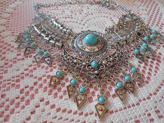 BEAUTIFUL Necklace-Classy-Unique-Statement Bib St… - image 4