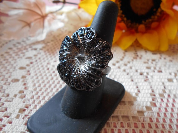 Beautiful Ring-Bling-Classy-Statement-Antique Col… - image 3