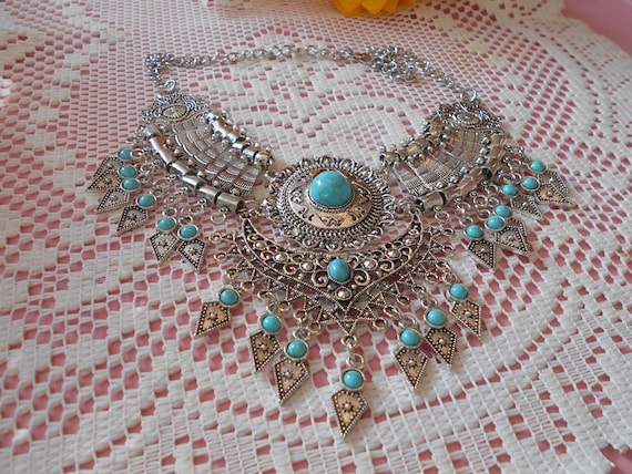 BEAUTIFUL Necklace-Classy-Unique-Statement Bib St… - image 1