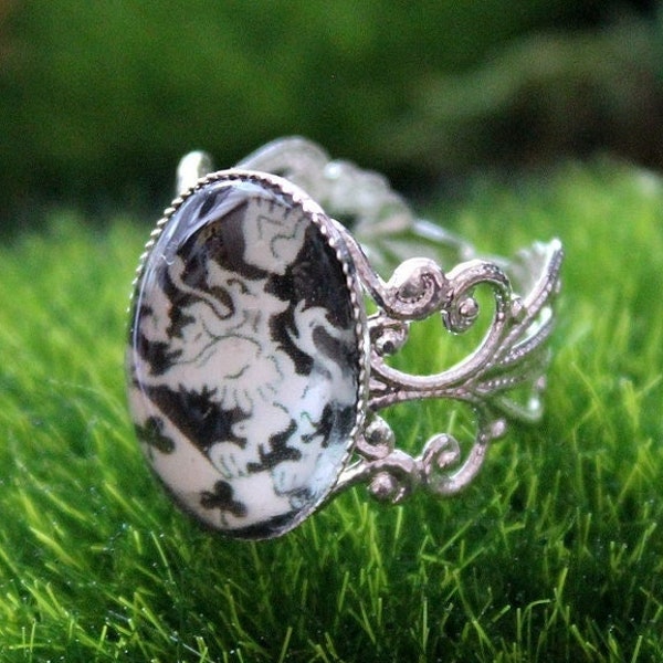 Family Crest ring - Cullen family filigree crest ring - Twilight inspired