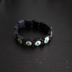 le contenu de la boîte à bijoux de Bella - Bracelet Saint-Jude - Inspiré du crépuscule