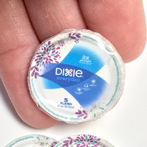 Dollhouse plate- 1:12th scale- dollhouse picnic- dollhouse furniture- dollhouse kitchen- miniature plates- miniature picnic- miniatures