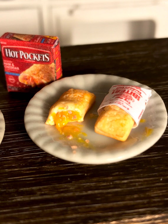 Set Da 8 Pezzi In Scala Cibo In Miniatura 1:12 Per Case Delle Bambole - Peperoni, Pizza, Tagliere Fatto A Mano In Argilla Cibo In Miniatura Casa Bambole