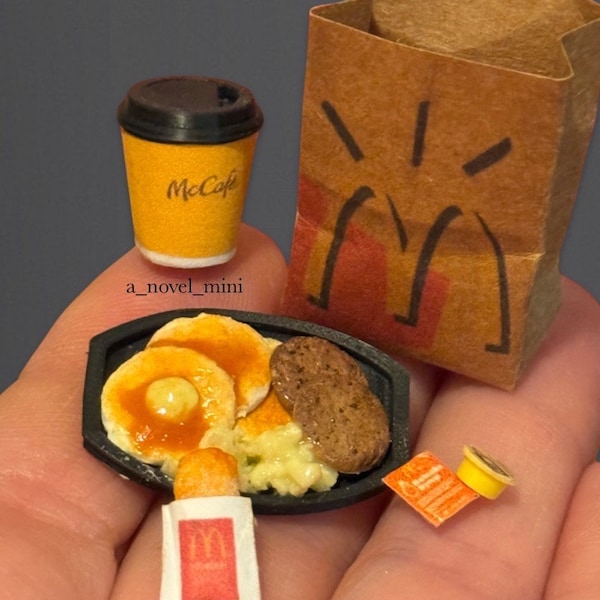 Dollhouse fast food- 1:12th scale- dollhouse kitchen- dollhouse furniture- dollhouse to go- miniature fast food- tiny food- dollhouse meal