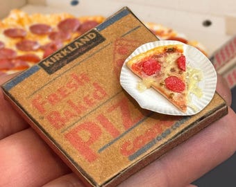 Dollhouse pizza- 1:12th scale- dollhouse kitchen- dollhouse furniture- miniature pizza- miniatures- dollhouse meal- tiny food- mini pizza