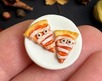 Dollhouse pizza- 1:12th scale- dollhouse kitchen- dollhouse furniture- miniature pizza- miniatures- dollhouse meal- tiny food- mini pizza