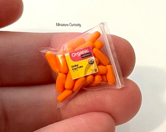Dollhouse carrots- 1:12th scale- miniature carrots- dollhouse kitchen- dollhouse furniture- dollhouse grocery- miniature groceries- tiny