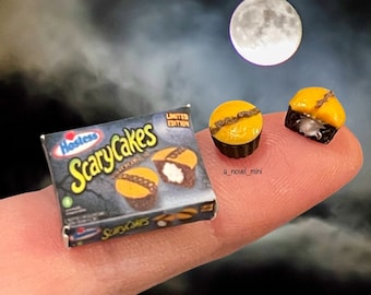 Dollhouse cupcakes- 1:12th scale-dollhouse holiday- Halloween miniature- miniature dessert- miniature food- dollhouse kitchen- tiny food