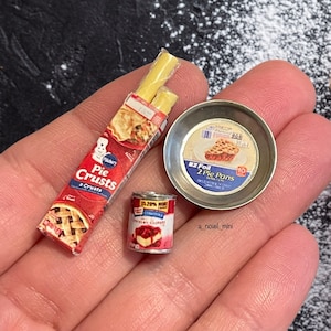 Dollhouse pie- 1:12th scale- dollhouse kitchen- dollhouse furniture- dollhouse baking- dollhouse grocery- miniature pie- miniatures- tiny