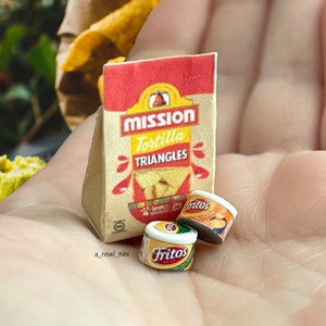 Dollhouse chips and dip- 1:12th miniature- miniature snacks- polymer clay miniature- dollhouse miniature- handmade miniature