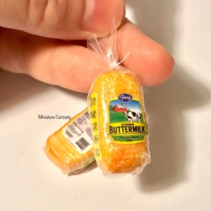 Dollhouse bread- 1:12th scale- dollhouse furniture- dollhouse kitchen- dollhouse food- miniatures- tiny food- miniature bread- tiny bread
