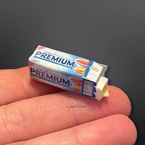Dollhouse crackers- 1:12th scale- dollhouse kitchen- dollhouse furniture- tiny food- miniature snack- miniatures- dollhouse snack