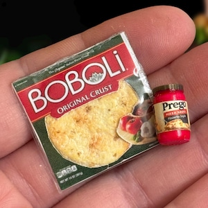 Dollhouse pizza- 1:12th scale- dollhouse kitchen- miniature pizza- dollhouse fast food- dollhouse food- miniature food- dollhouse furniture