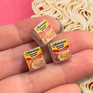 Dollhouse ramen- 1:12th scale- dollhouse dinner- miniature food- tiny food- dollhouse kitchen- doll food- miniature meal- miniature ramen