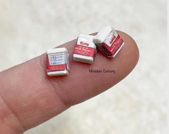 Dollhouse pepper- miniature pepper- 1:12th scale- dollhouse grocery- miniature grocery- miniatures- dollhouse spices- miniature spices- tiny