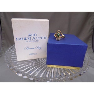 Avon Baroness Fashion Accent Ring Size Small (4 1/2) Vintage
