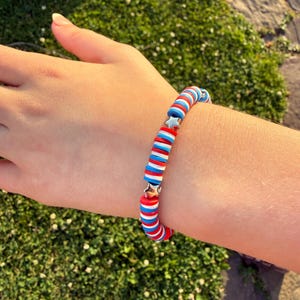 Pulsera patriótica de cuentas de arcilla, pulsera roja, blanca y azul, joyería del 4 de julio, pulsera de la amistad de EE. UU., pulsera apilable de verano