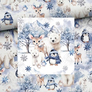 Puede incluir: Una tela con patrón repetitivo que presenta ilustraciones en acuarela de osos polares, ciervos y pingüinos en un paisaje invernal nevado con árboles azules y copos de nieve. El diseño incluye pájaros pequeños y picos de montañas.
