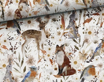 Peut inclure: Un fond blanc avec un motif répété d'illustrations à l'aquarelle d'un cerf, d'un renard, d'un lapin et d'oiseaux. Les illustrations sont dans des tons de brun, bleu et gris.