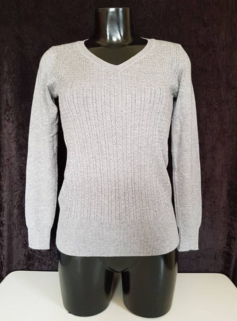 Cashmere sweater collar V Size 3644 Women NEUF ETIQUETTE Under packaging