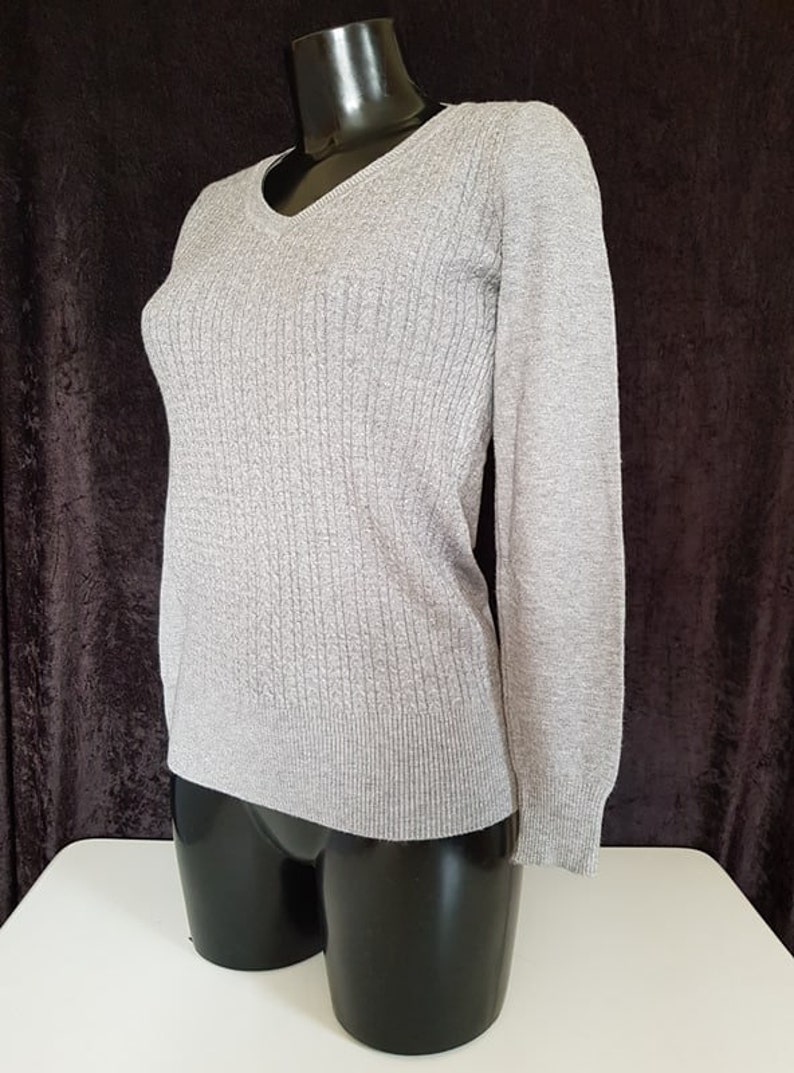 Cashmere sweater collar V Size 3644 Women NEUF ETIQUETTE Under packaging
