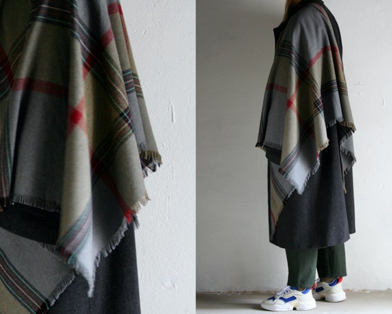 vintage checkered wool triangle wrap-scarf