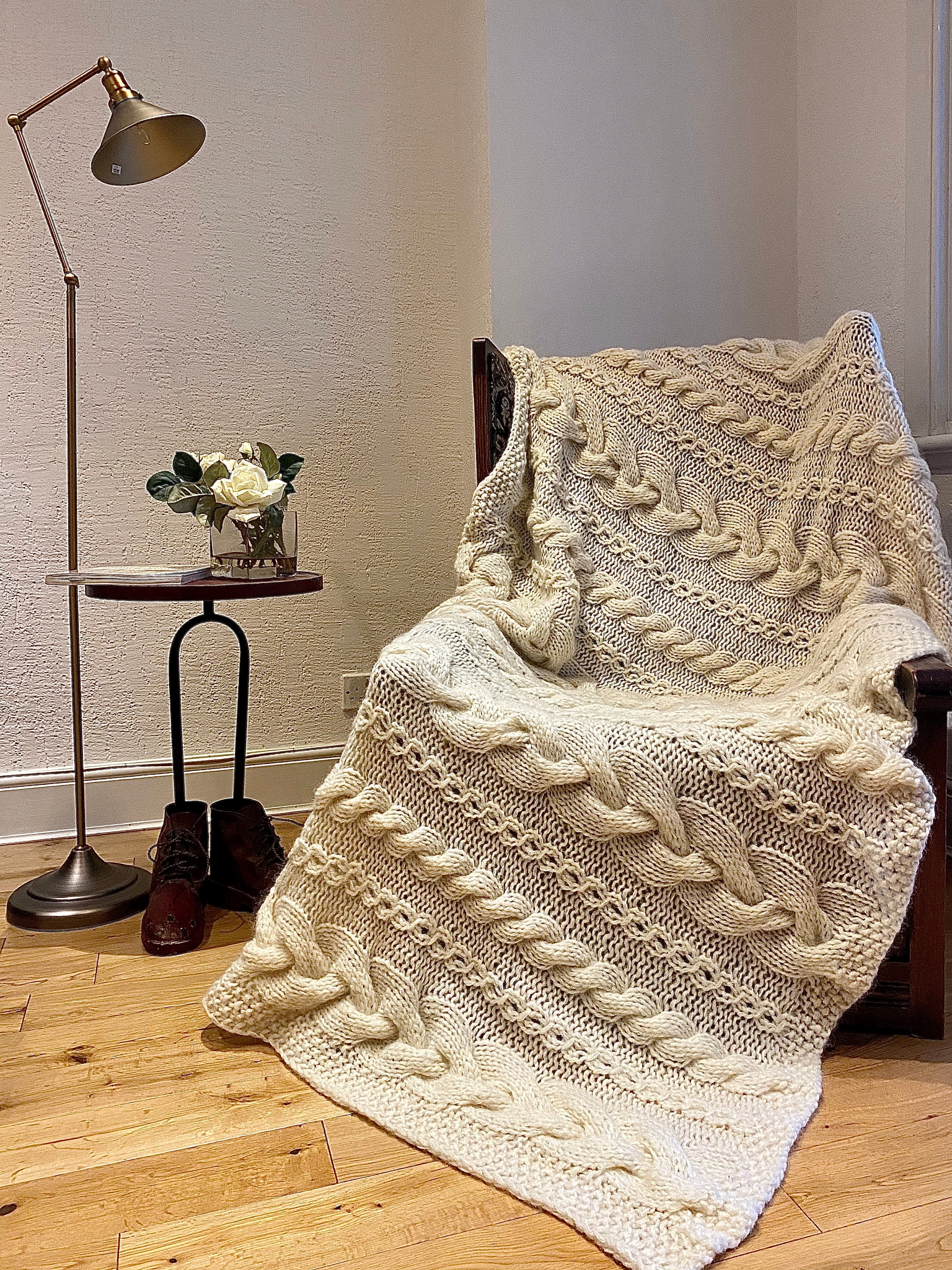 How to Hand Knit a Soft Chunky Blanket  Super Soft Easy to Knit Blanket -  The Everyday Farmhouse