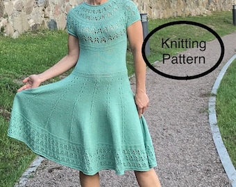 PDF BREIpatroon in het Engels, alleen maat M. The Green Lagoon-jurk. Gebreide top, korte mouw, col, kanten schouderpas, naadloze jurk.