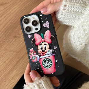 Custodia per iPhone 16 Pro Max con fiocco e topo, custodia per iPhone 15 con MagSafe e motivo a caffè, divertente e personalizzata.