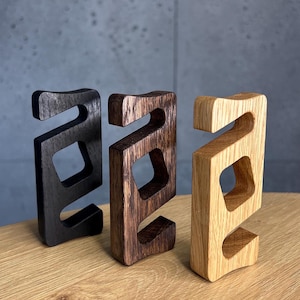 Personalisierter Telefonständer aus Holz - Umweltfreundliches Eichen-Dock für Schreibtisch, Naturholz-Handyhalter, minimalistisches Bürogeschenk