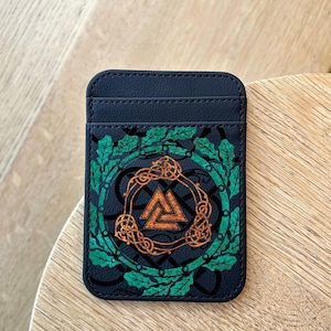 Leren Viking-kaarthouder – slanke portemonnee met Noors valknut-symbool, Keltische knoop en eikenkransontwerp, op mythologie geïnspireerde kaarthouder voor heren