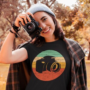 Retro Camera T-Shirt: Vintage Photographer Gift bild 4