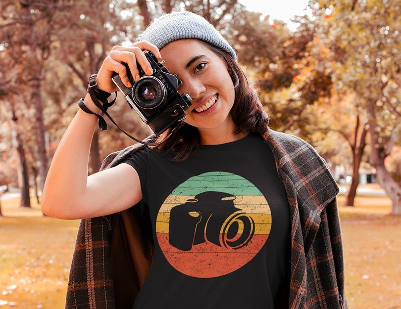 Retro Camera T-Shirt: Vintage Photographer Gift bild 4